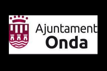 The design consists of two main elements, an emblem (coat of arms) on the left with a crown at the top in maroon colour with the title Ajuntament Onda